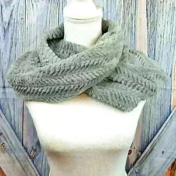 GRAY FAUX FUR Lightweight SOFT INFINITY Scarf Stretch REVERSIBLE 7.5" x 29" - Picture 3 of 5